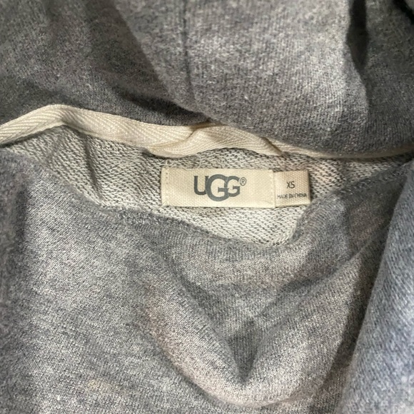 UGG || Crop Sweatshirt (Cowl Neck) - Picture 2 of 3